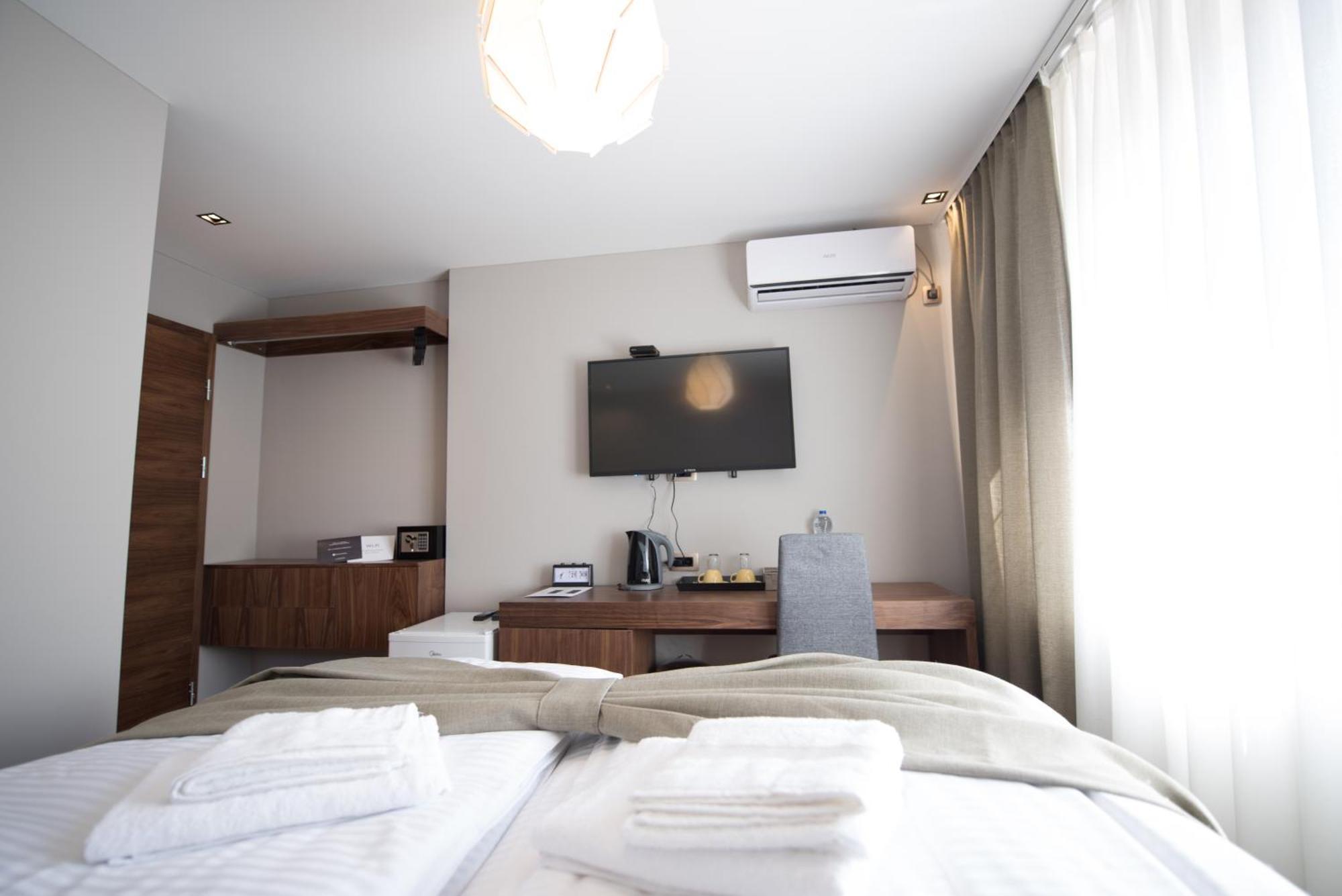 Boulevard Exclusive Prishtine Bagian luar foto