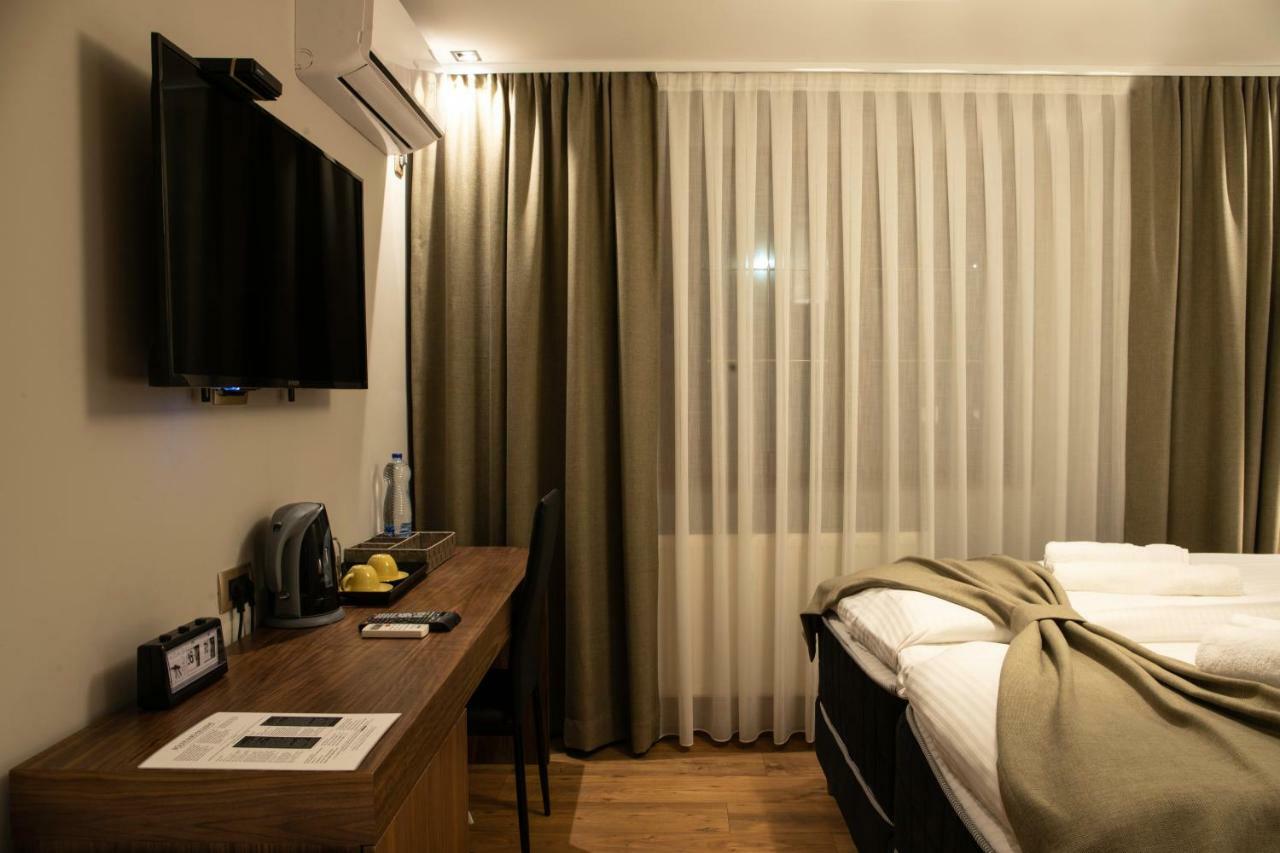 Boulevard Exclusive Prishtine Bagian luar foto
